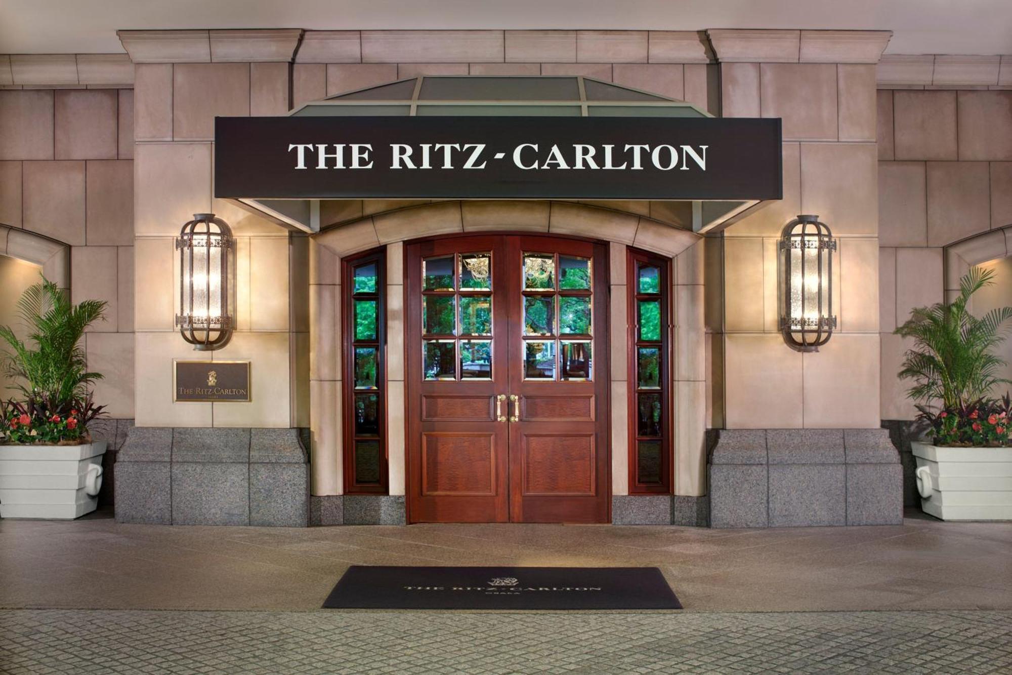 Hotel The Ritz-Carlton Ōsaka Extérieur photo